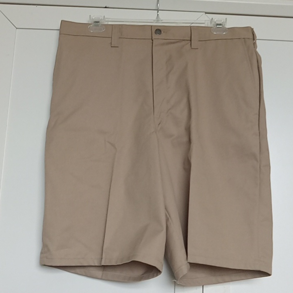 NWT Dickies Khaki Shorts Size 38